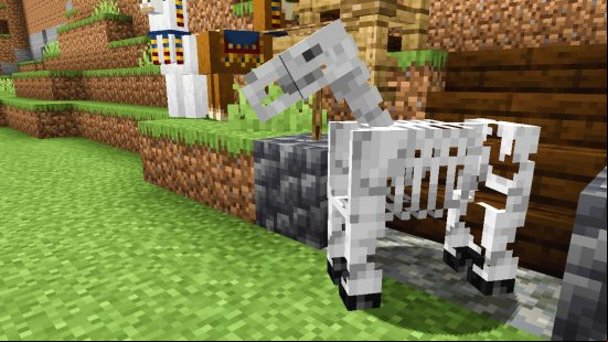 Minecraft mobs: A skeleton horse stands in front of two trader's llamas