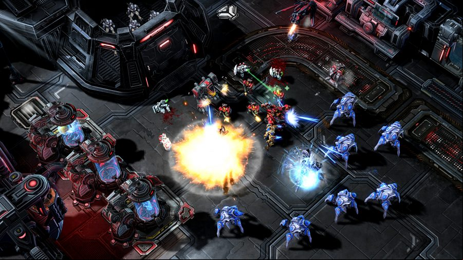 StarCraft 2 Legacy of the Void - the Protoss and Terran armies face off in battle