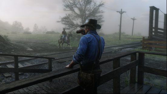 Red Dead Redemption 2 Zen mod - Arthur Morgan rests against a fence, drinking a beer, as a person rides by through the afternoon fog.