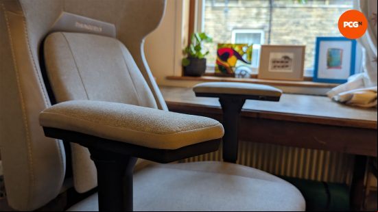 ThunderX3 Core Loft review arm rests