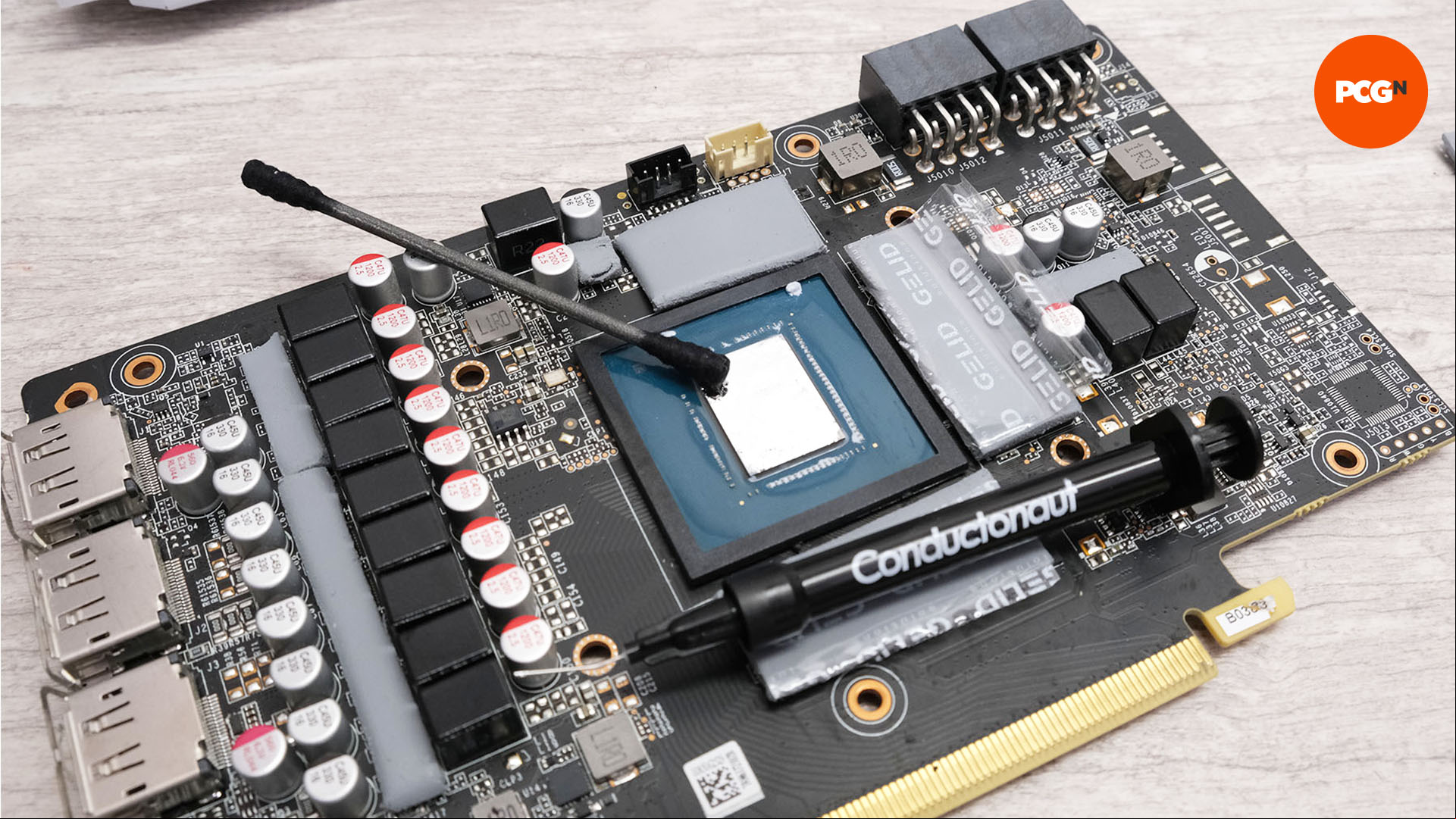 How to lower GPU temp: Spread liquid metal thermal paste
