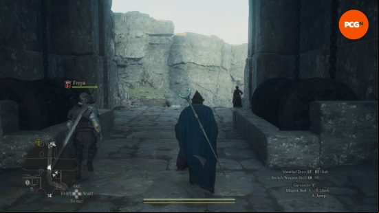 The Arisen and his pawn are ing through the Battahli border in Dragon's Dogma 2 Nation of the Lambent Flame quest.