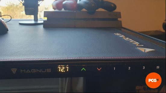 Secretlab Magnus Pro review image showing the sit stand.