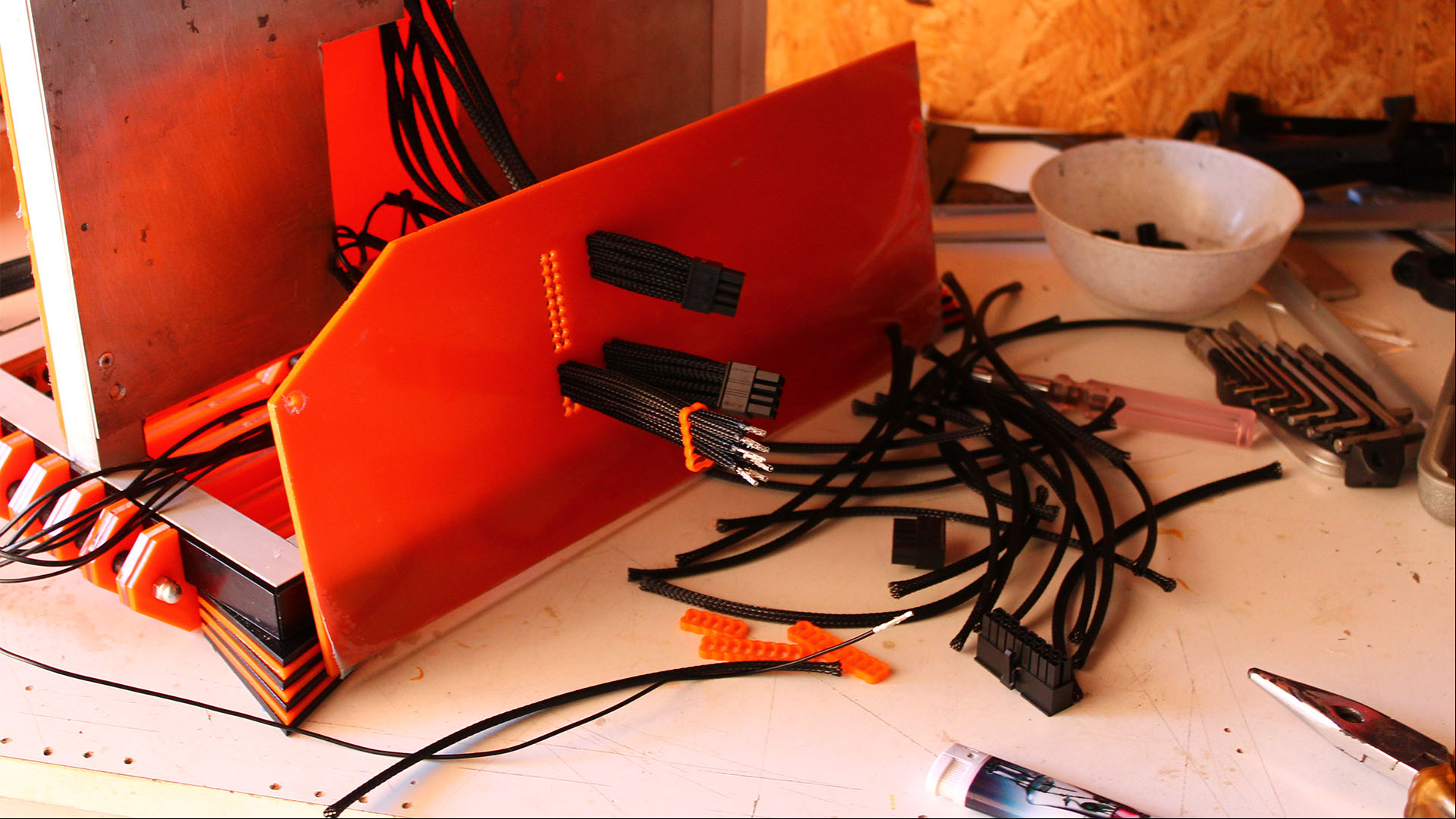 ROG Pagoda mini gaming PC#s cable management 