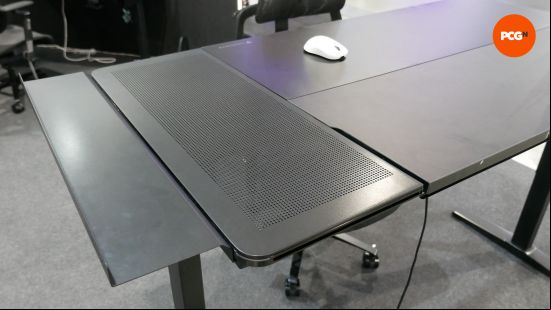 thunderx3 lab-x gaming desk 02