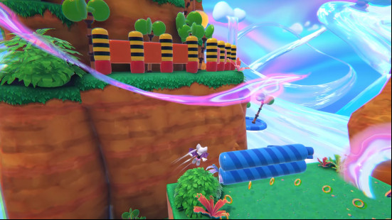 Best Apple Arcade games: Sonic Dream Team. Image shows Rogue flying around a level in a screenshot from the game.