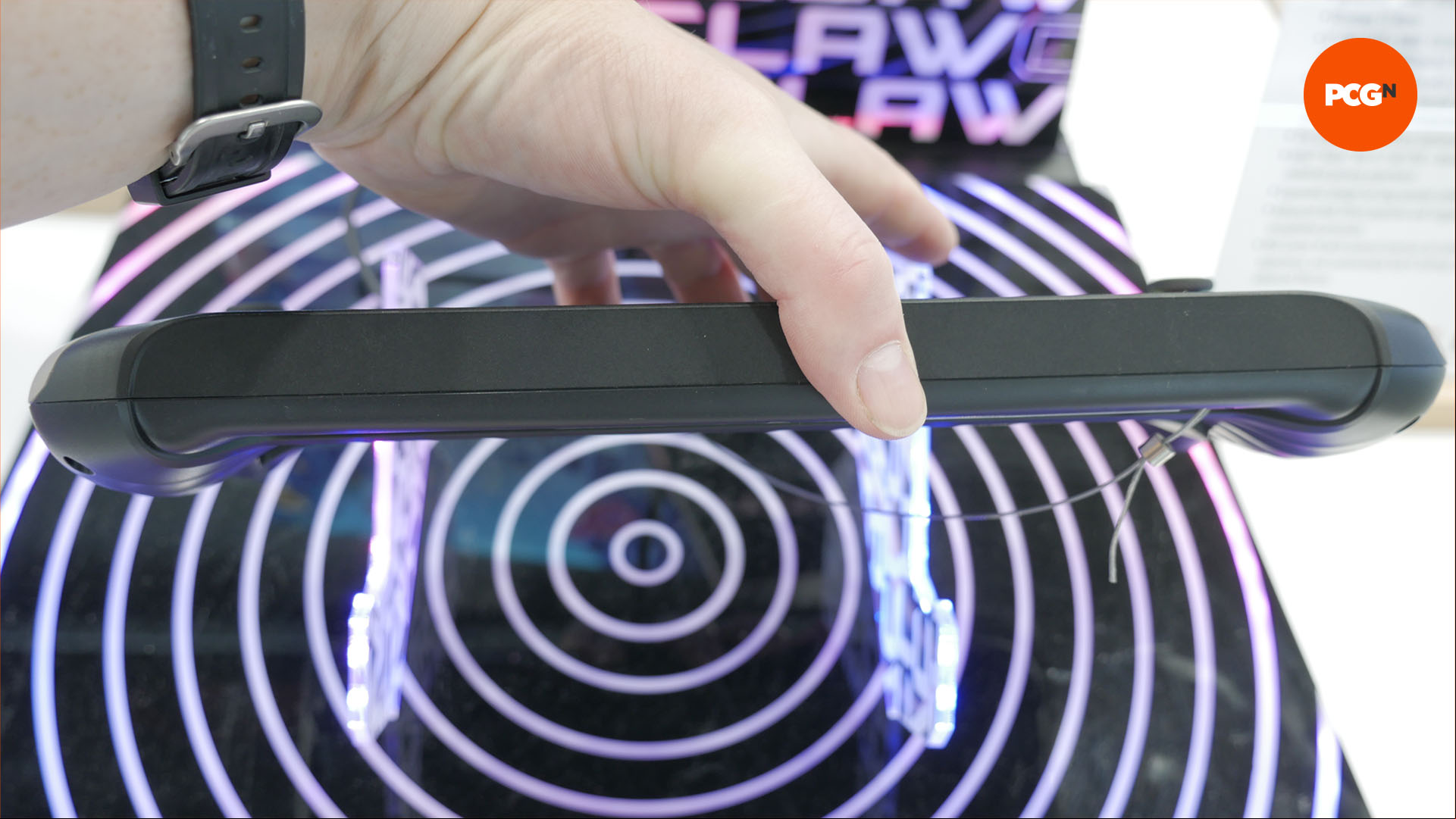 msi claw 8 ai+ hands on preview 04 bottom edge