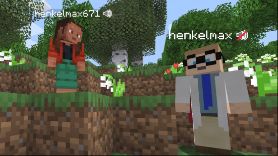Two players have speaker icons next to their names indicating whether they are muted or talking with the Minecraft mod Simple Voice Chat.