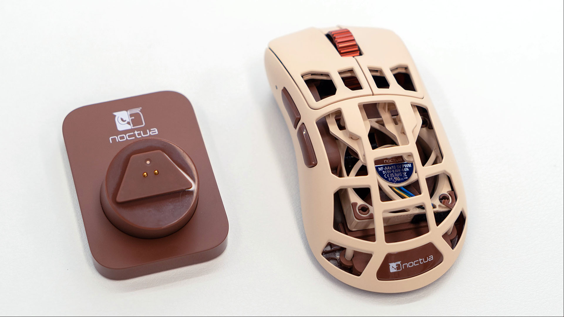 Noctua gaming mouse back with wireless dock